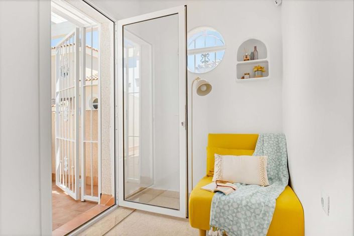 Image No.15-2 Bed Townhouse for sale