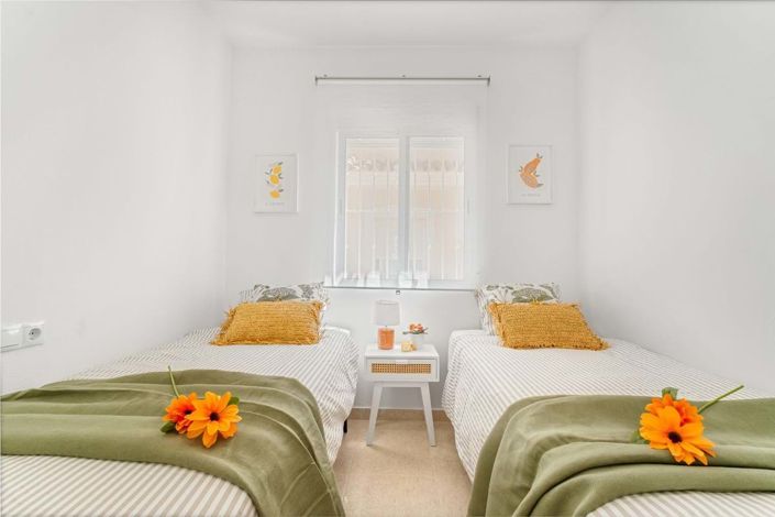 Image No.17-2 Bed Townhouse for sale