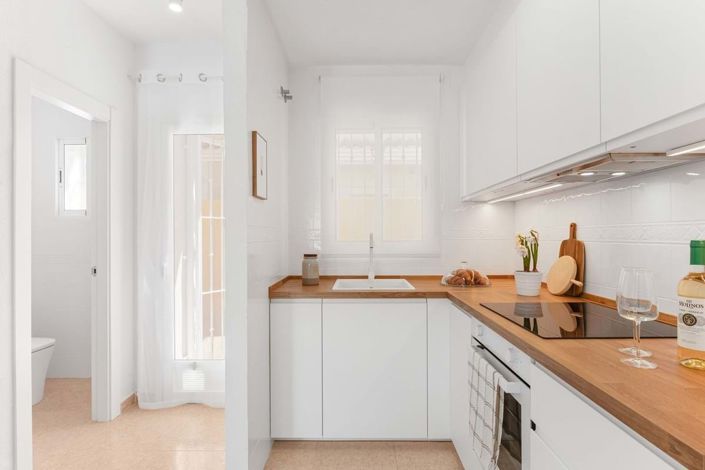 Image No.8-2 Bed Townhouse for sale