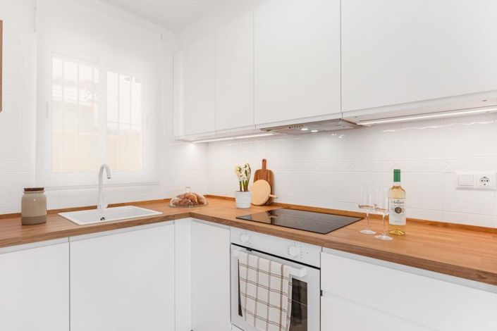 Image No.9-2 Bed Townhouse for sale