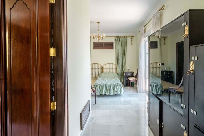 Image No.30-5 Bed Villa for sale