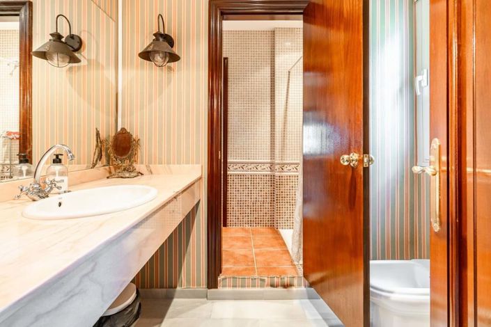 Image No.34-5 Bed Villa for sale