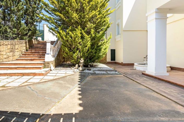 Image No.6-5 Bed Villa for sale