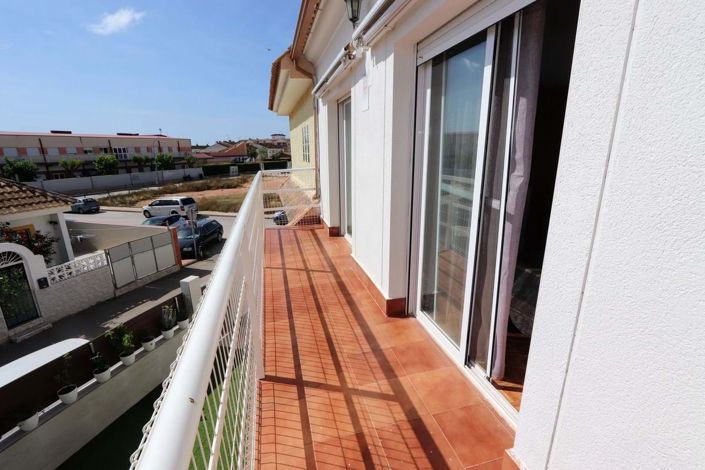 Image No.17-4 Bed Townhouse for sale