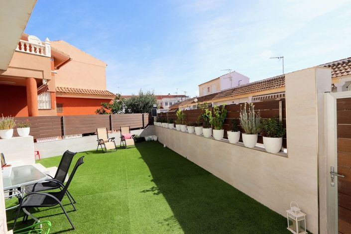 Image No.2-4 Bed Townhouse for sale