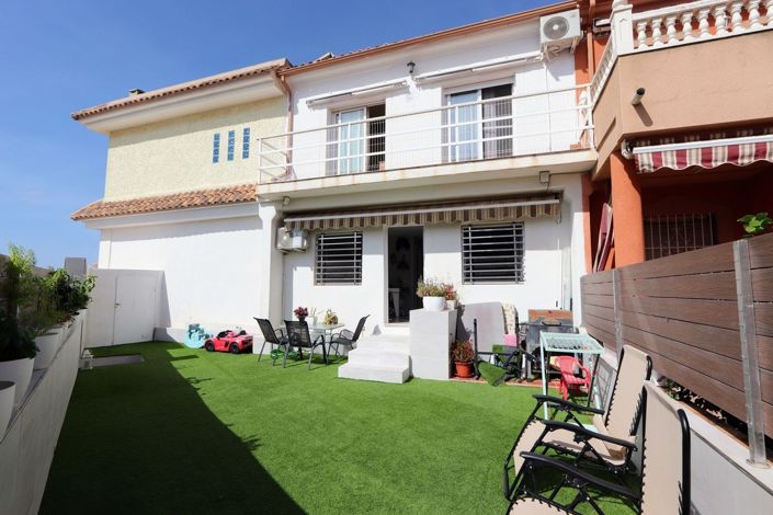 Image No.24-4 Bed Townhouse for sale