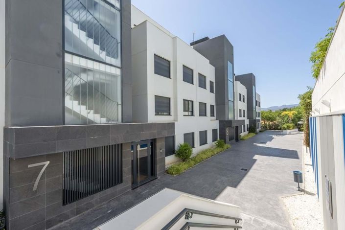 Image No.24-3 Bed Apartment for sale