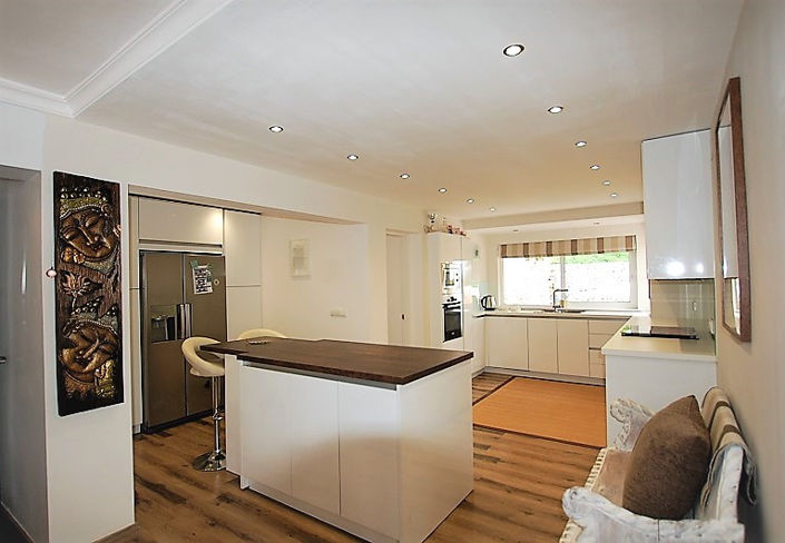 Image No.2-4 Bed Villa for sale