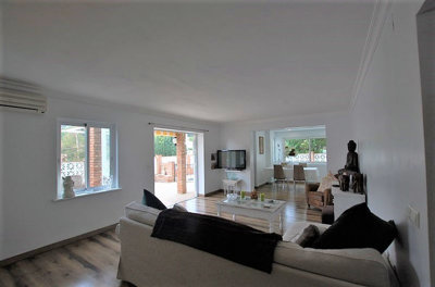 10-bb915d1cb19341576dcdc994b81ab9c5