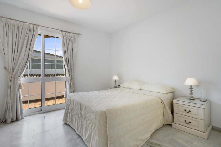 Image No.21-3 Bed Townhouse for sale