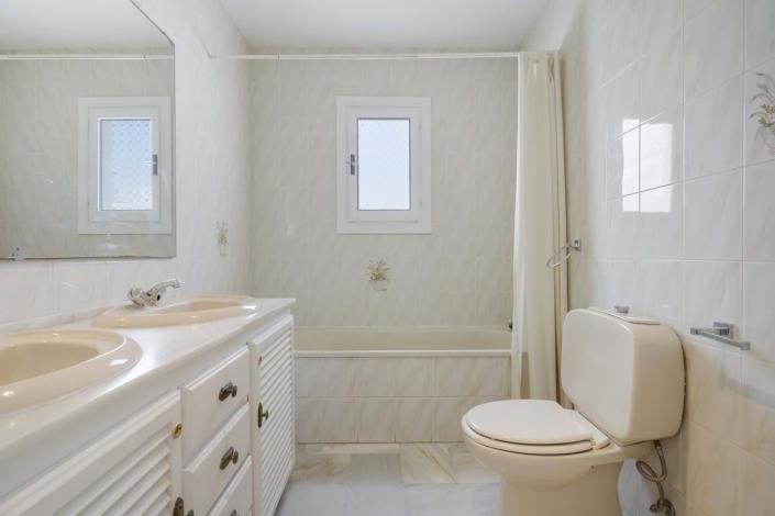 Image No.25-3 Bed Townhouse for sale