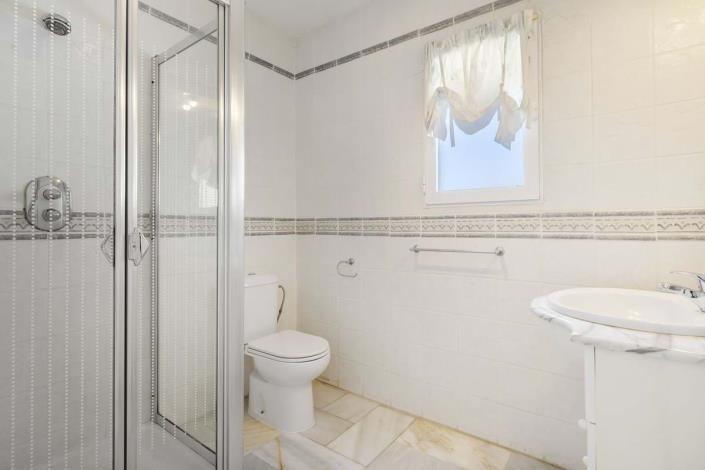 Image No.27-3 Bed Townhouse for sale