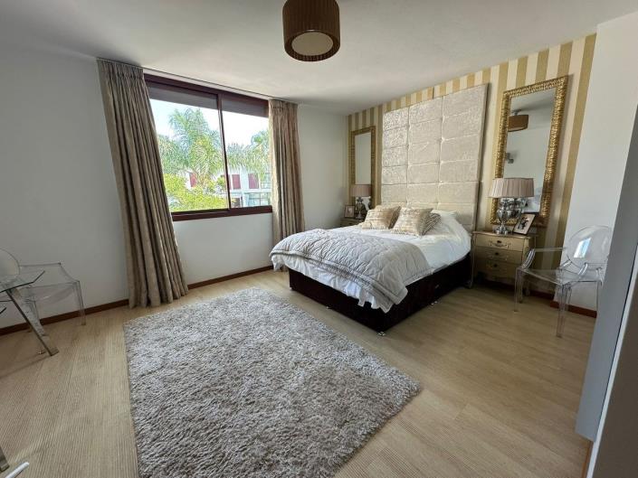 Image No.10-3 Bed Townhouse for sale