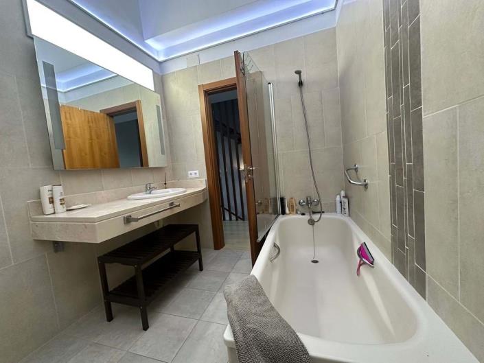 Image No.14-3 Bed Townhouse for sale