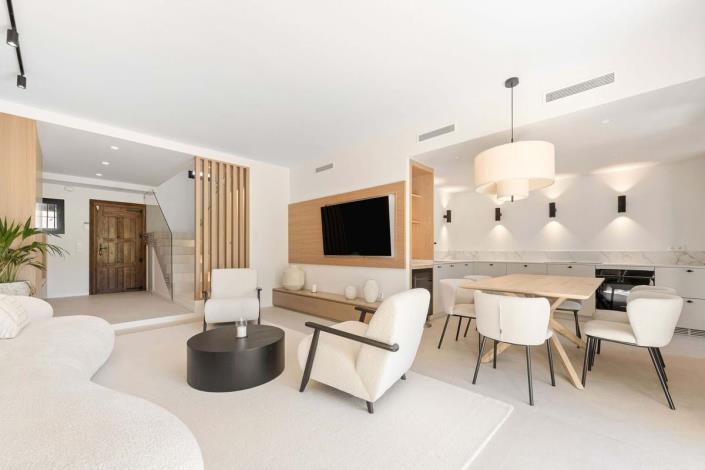 Image No.14-3 Bed Townhouse for sale