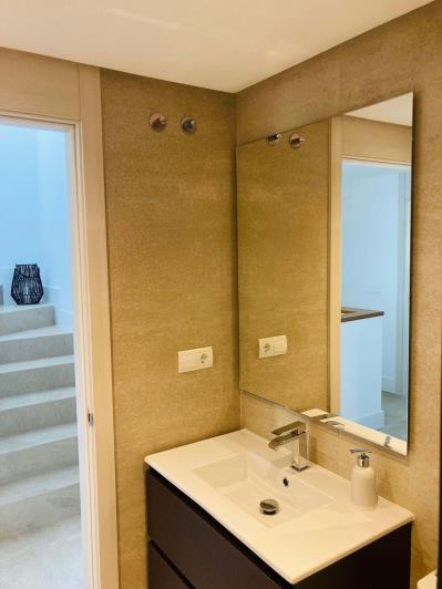 Image No.24-3 Bed Townhouse for sale