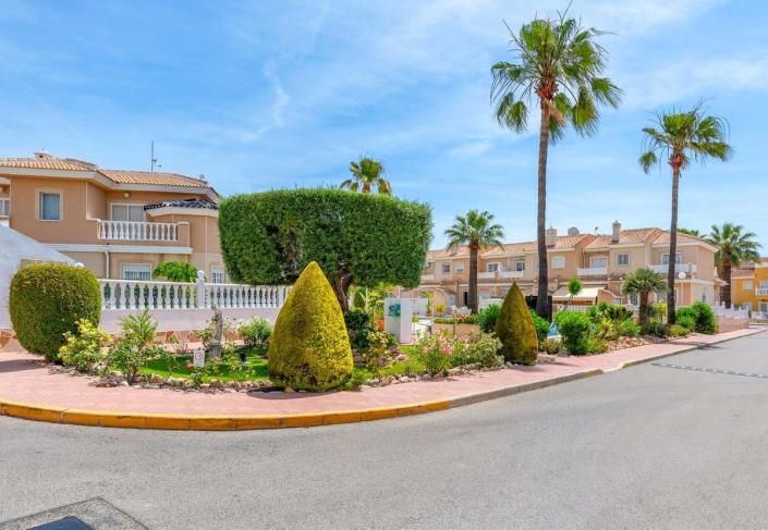 Image No.20-2 Bed Townhouse for sale