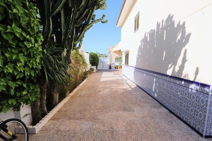 Image No.4-4 Bed Semi-Detached for sale