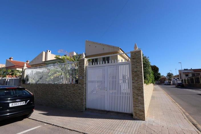 Image No.10-4 Bed Semi-Detached for sale