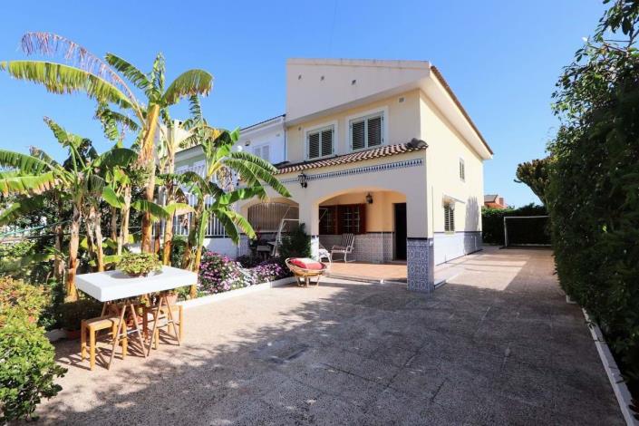 Image No.1-4 Bed Semi-Detached for sale