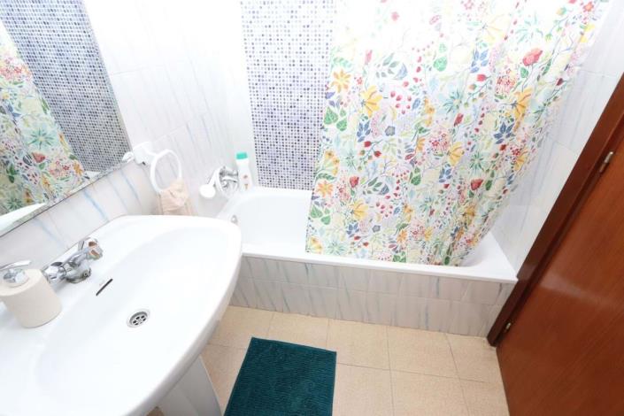 Image No.18-4 Bed Semi-Detached for sale