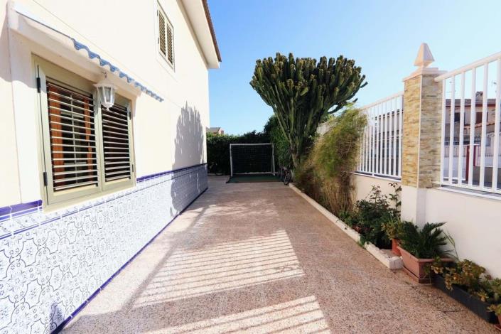 Image No.22-4 Bed Semi-Detached for sale