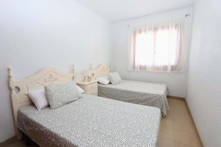 Image No.25-4 Bed Semi-Detached for sale