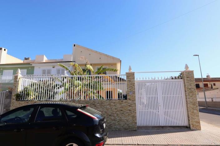 Image No.28-4 Bed Semi-Detached for sale