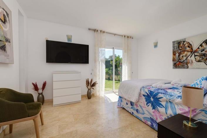 Image No.3-4 Bed Villa for sale