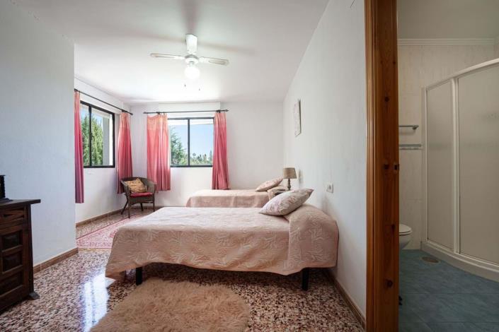 Image No.14-7 Bed Villa for sale