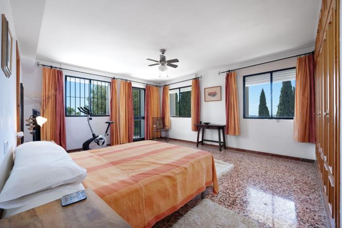 Image No.17-7 Bed Villa for sale