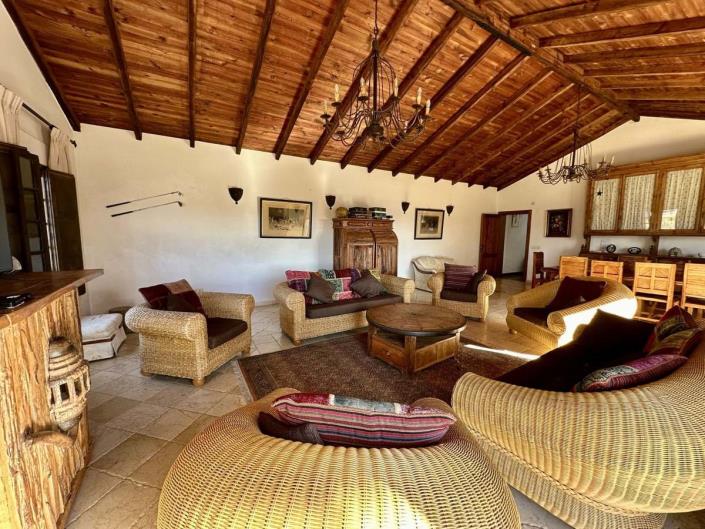 Image No.14-8 Bed Villa for sale