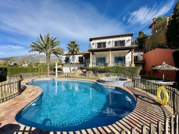 8 Bed Villa for sale