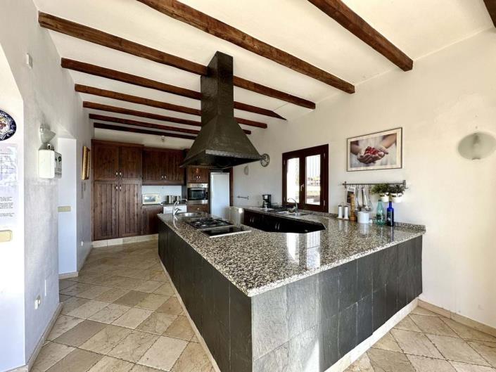 Image No.3-8 Bed Villa for sale