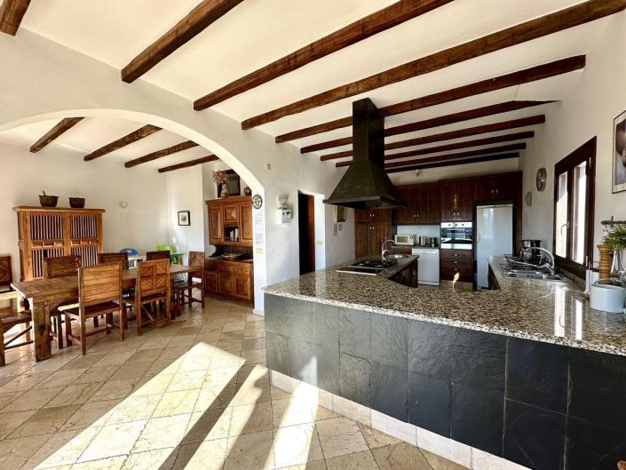 Image No.4-8 Bed Villa for sale