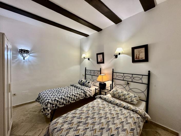 Image No.27-8 Bed Villa for sale