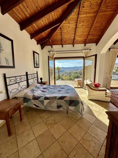 Image No.29-8 Bed Villa for sale