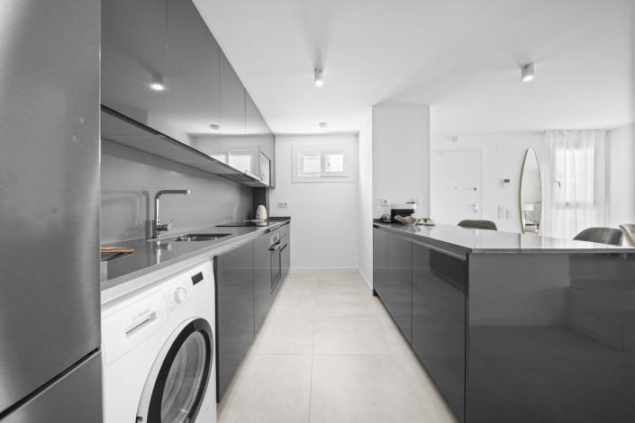 Image No.48-4 Bed Semi-Detached for sale