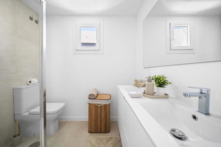 Image No.52-4 Bed Semi-Detached for sale