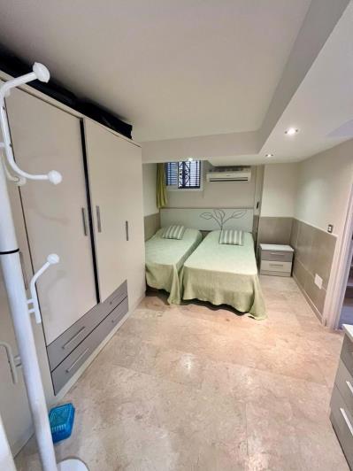 Image No.20-4 Bed Townhouse for sale