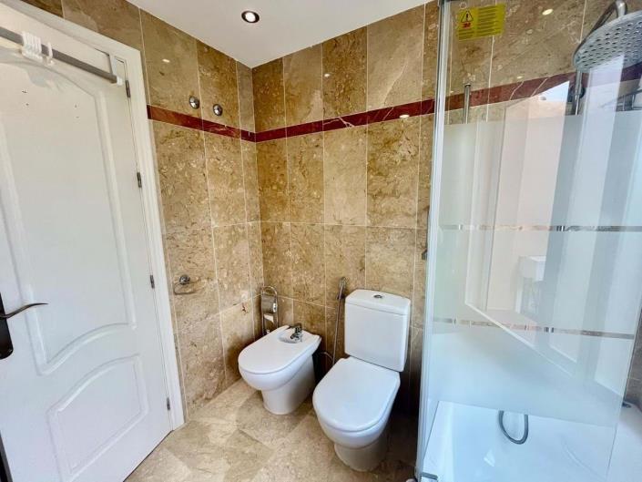 Image No.19-4 Bed Townhouse for sale