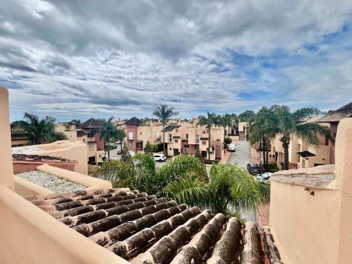 Image No.28-4 Bed Townhouse for sale