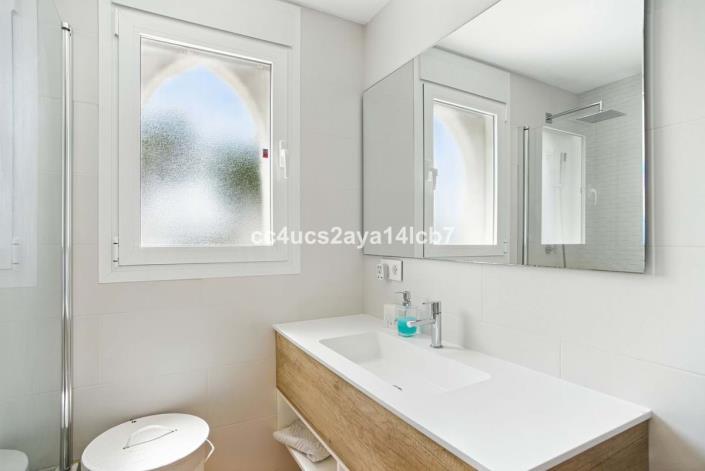 Image No.14-3 Bed Townhouse for sale