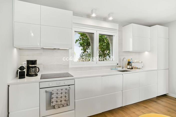 Image No.11-3 Bed Townhouse for sale