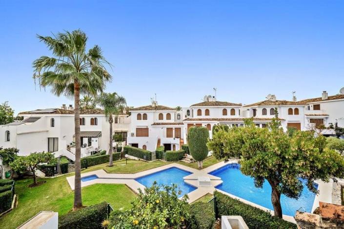 Image No.20-3 Bed Townhouse for sale