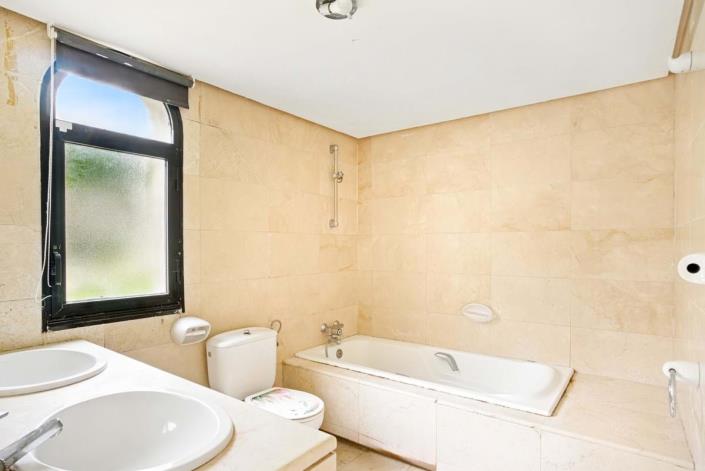 Image No.14-3 Bed Townhouse for sale