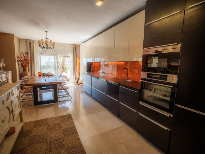 Image No.10-5 Bed Apartment for sale