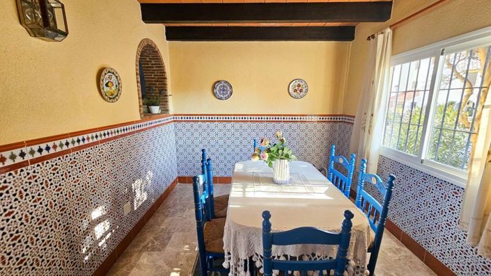 Image No.14-4 Bed Semi-Detached for sale