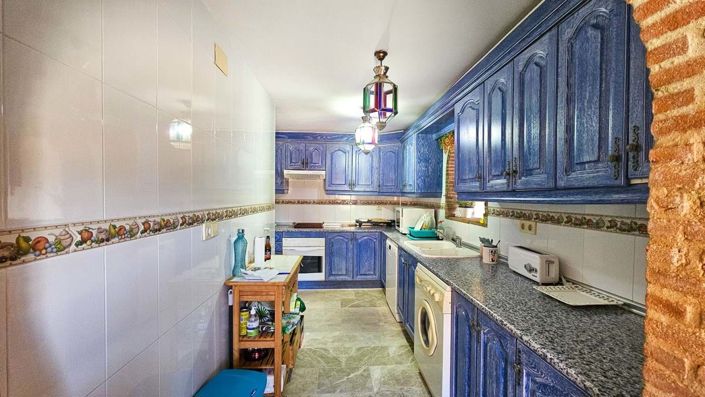 Image No.18-4 Bed Semi-Detached for sale