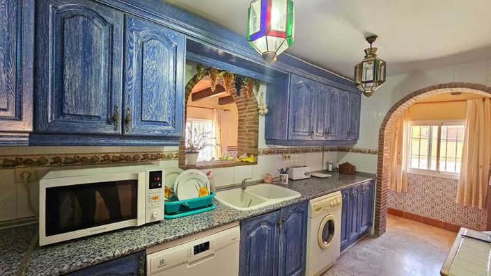 Image No.20-4 Bed Semi-Detached for sale